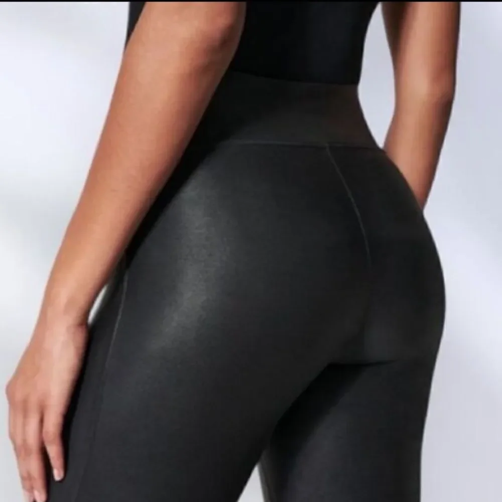 SPANX Shorts Faux Leather Shimmer Metallic Bike Shapes Lifts Very Black Size M